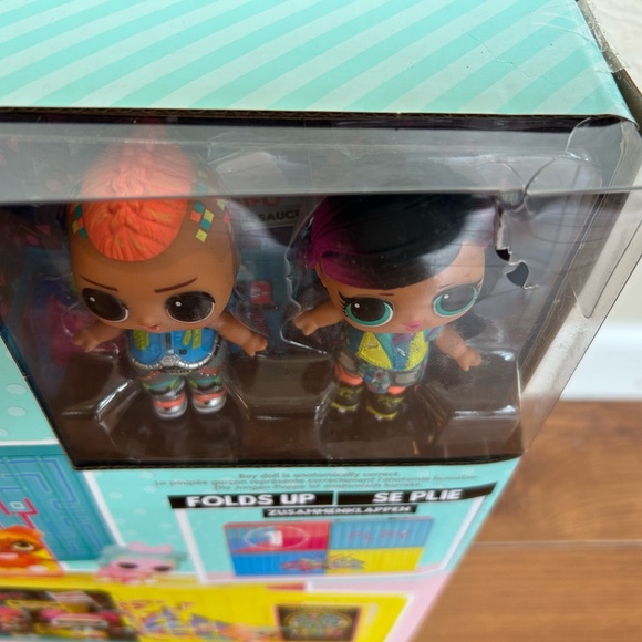 L.O.L. Surprise! Blue and Pink Clubhouse/Dollhouse with Accessories - Picture 2 of 5